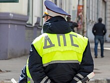 В Екатеринбурге мужчина вернул сотрудникам ДПС забытый в кафе автомат