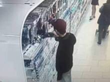 Двоих москвичей задержали за кражу продуктов из магазина