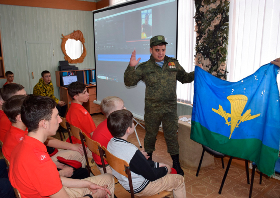 Участник СВО провел урок мужества для юнармейцев Новосибирской области