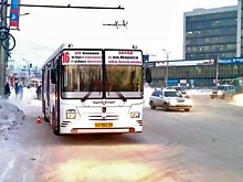 «Он в шоковом состоянии»: водителя автобуса отстранили от работы после инцидента на площади Труда