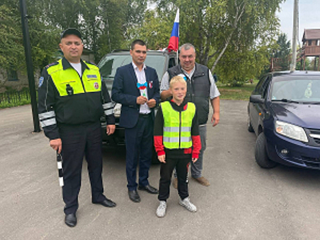 В Самарской области полицейские и общественники в День Государственного флага Российской Федерации приняли участие в профилактических мероприятиях