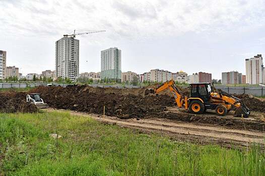 Губернатор Бусаргин распорядился завершить строительство спорткомплекса в Солнечном до конца года