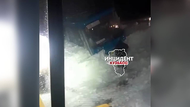 Второе за день ДТП с участием автобуса произошло в Кузбассе