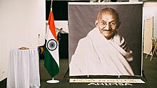 В Госдуме открылась выставка к 150-летию Махатмы Ганди