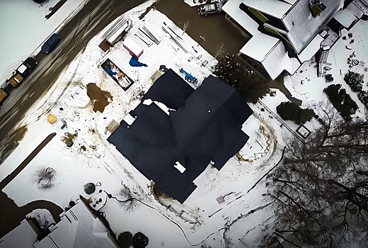 Видео: крыша с солнечными панелями Tesla сама избавляется от снега