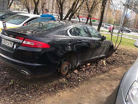 В Хорошево-Мневниках разули «Ягуар»