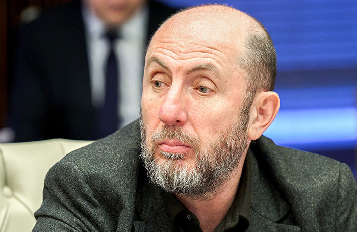 Гендиректору МХАТ Владимиру Кехману предъявили обвинение в растрате