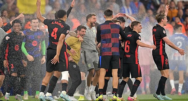 Флик о том, что отправил игроков «Барсы» в раздевалку после чемпионства на стадионе «Эспаньола»: «Я знаю, что произошло 2 года назад. Мы хотели покинуть поле и отпраздновать внутри»