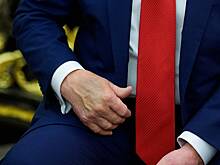 Трамп вновь попытался скрыть синяк на руке