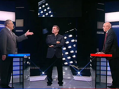 Вежливые люди: Жириновский и Кургинян расшаркались в поединке "Поединке"
