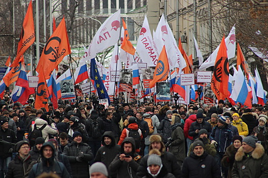 «По-разному представляем свободную Россию, но боремся за одно». В Москве прошел марш памяти Немцова