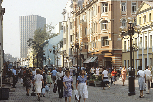 Москвичка поделилась воспоминаниями об арбатских звуках и запахах