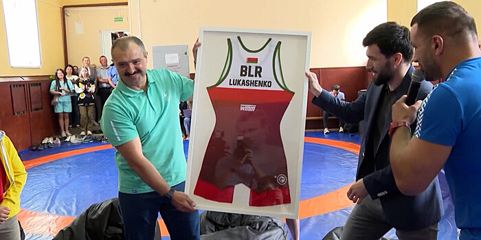 Знаменитые белорусские борцы дали мастер-класс юным спортсменам