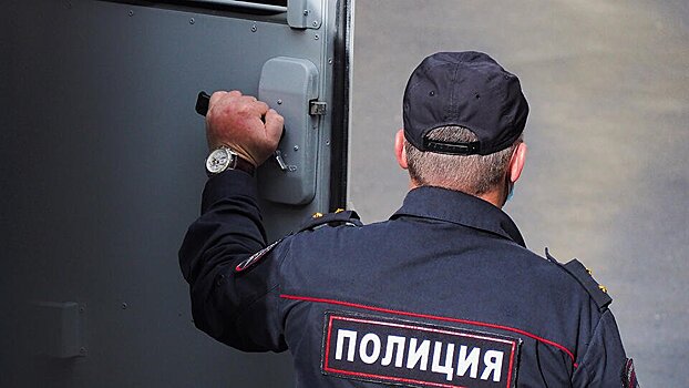Российский полицейский продал марихуану за миллион рублей