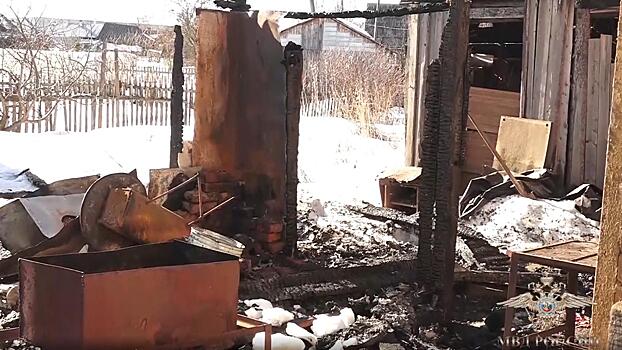 Полицейские спасли из горящего дома семью вологжан