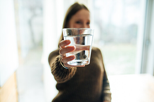 Что произойдёт с организмом, если каждое утро пить натощак стакан воды? Мнение диетолога