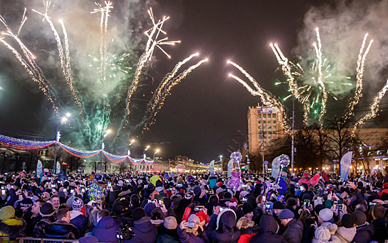 Рязань отметила наступление нового года «двусторонним» фейерверком на главной площади города