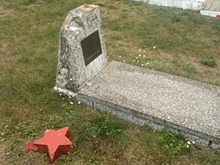 Польский МИД осудил разгром кладбища советских солдат