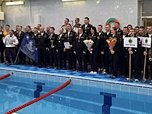 В Полярном военные в форме и с автоматами показали мастерство в уникальных условиях