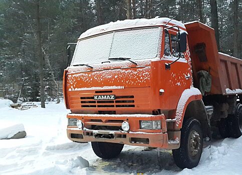 Под Саратовом Chevrolet Cruze вылетел на встречку и снес DAF с полуприцепом