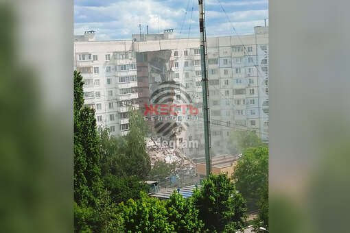 В Белгороде обрушился подъезд жилого дома в результате попадания снаряда