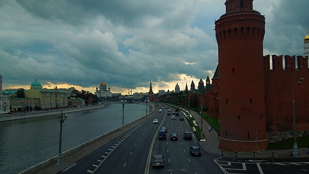 "Мажоры" устроили гонки на пешеходных улицах Москвы