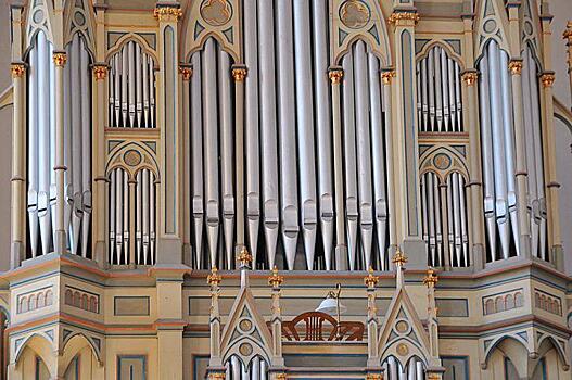 Насладиться органной музыкой приглашает центр «Радость»