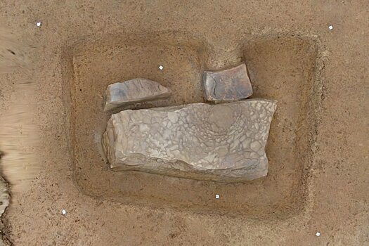 Во Франции нашли таинственный 6000-летний монолит
