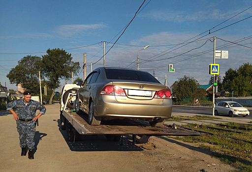 У новосибирца арестовали японское авто за долги, о которых он не знал