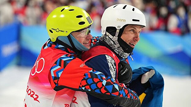 Спортсмены из России и Украины обнялись на Играх
