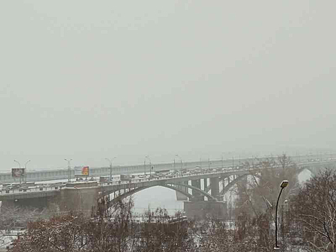 Первый снег спровоцировал километровые пробки в Новосибирске