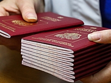 Для граждан РФ заработали правила сдачи загранпаспортов при запрете на выезд