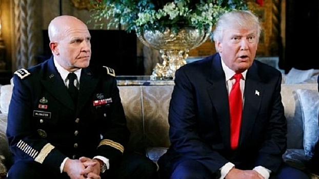 СМИ узнали о подозрениях Трампа в причастности советника Бэннона к утечкам данных о Белом доме