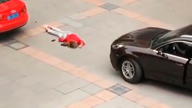 В Китае мужчина переехал бывшую девушку за отказ вернуться к нему