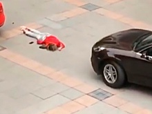 В Китае мужчина переехал бывшую девушку за отказ вернуться к нему