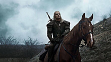 На свежих фото со съёмок «Ведьмака» Геральт пересел на новую лошадь 