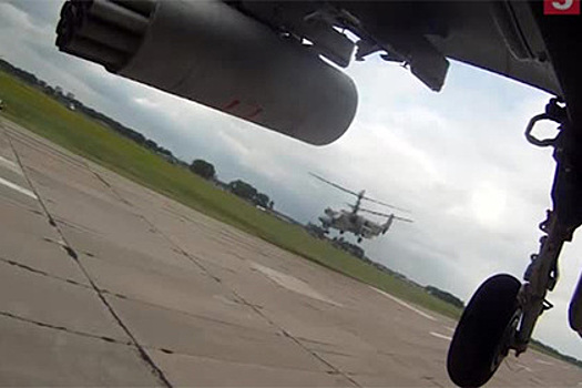 Пилоты вертолетов Ка-52 отработали сложные фигуры пилотажа