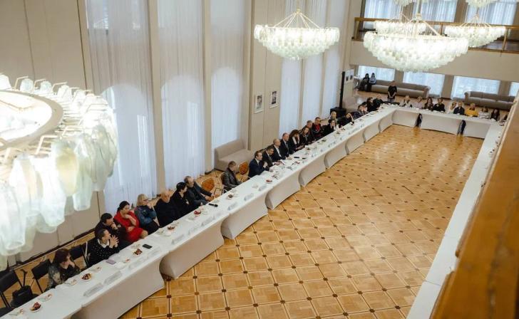 Владимир Машков и Александр Хинштейн встретились с курской театральной общественностью