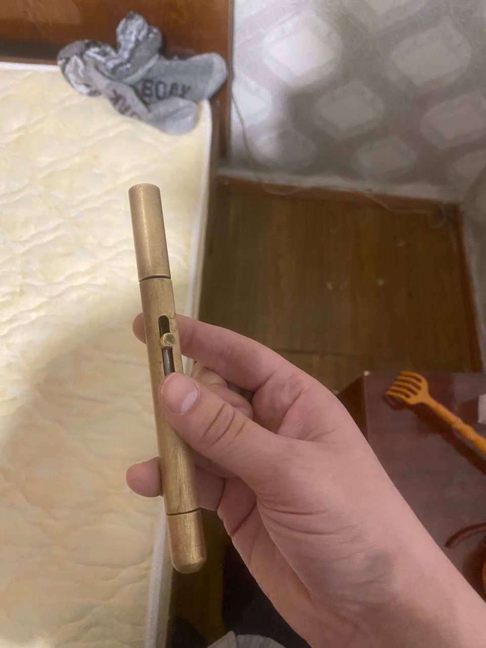 В доме пенсионерки из Оренбурга полицейские нашли ручку-пистолет