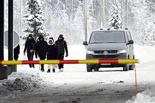 Десятки беженцев прибыли на КПП на российско-финской границе