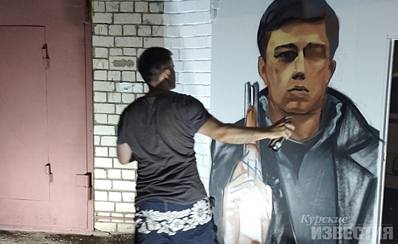 Курянин создает граффити с Сергеем Бодровым в честь 20-летия фильма «Брат-2»