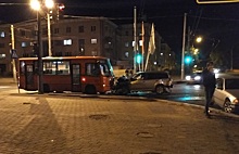 Два человека пострадали при столкновении иномарок и маршрутки в Нижнем Новгороде (ФОТО)