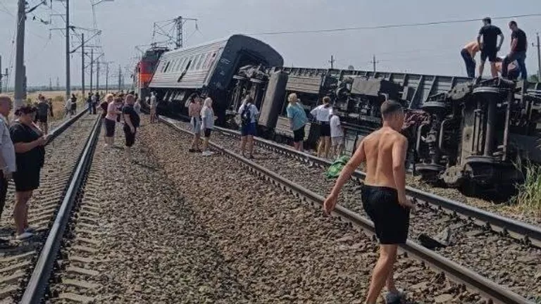 Источник: женщина оказалась зажата после аварии поезда в Волгоградской области