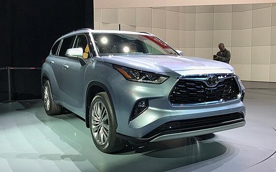 Озвучены цены на кроссовер Toyota Highlander 2020