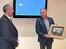 Дмитрий Никулин поздравил Городской информационный центр Выборга с юбилеем