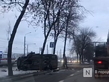Легковушка опрокинулась у Северной проходной Горьковского автозавода