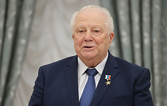 Смирнов считает, что российские спортсмены выступят с флагом и гимном на Олимпиаде в США