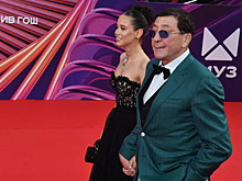 18-летняя невеста Григория Лепса публично призналась певцу в чувствах