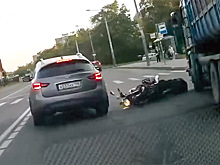 Водитель мусоровоза спас мотоциклиста от смерти