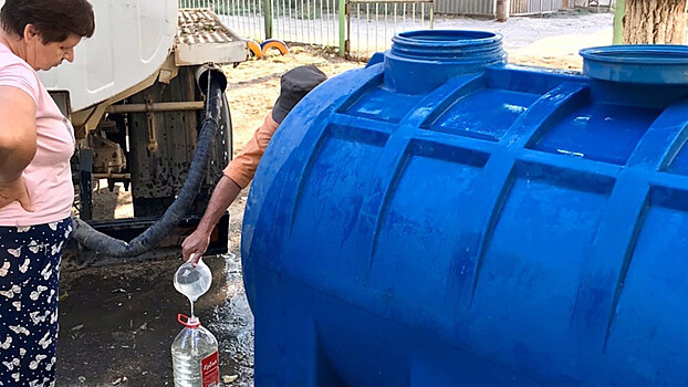 В Калмыкии второй месяц не могут очистить воду от пестицидов